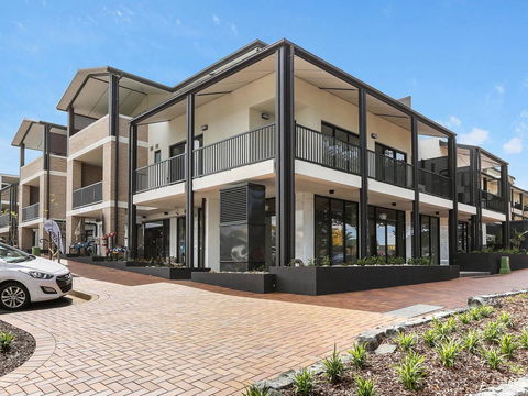 Anchored@Oceania - Schoolies Week Accommodation 2