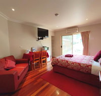 Angela's Beach Stays - Schoolies Week Accommodation