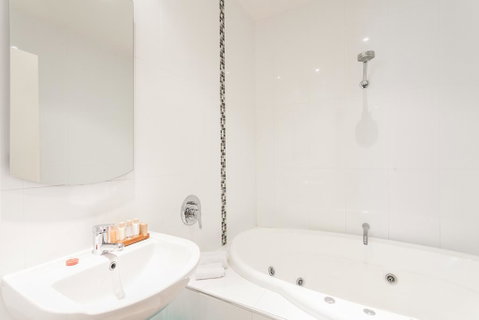 Anglesea River Apartments - Spa Apartment 23 - Schoolies Week Accommodation 2