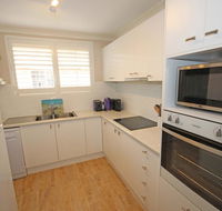 Annie's Apartment - Schoolies Week Accommodation