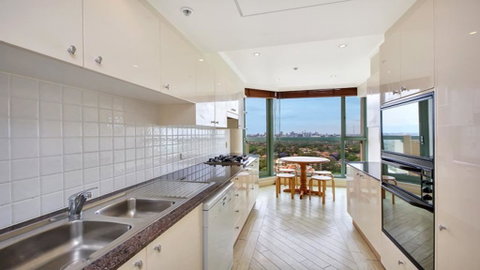 Apartment In The Heart Of Chatswood - Schoolies Week Accommodation 1