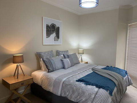 Apartment On Lake Terrace - Schoolies Week Accommodation 0