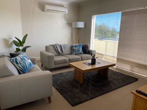 Apartment On Lake Terrace - Schoolies Week Accommodation 2