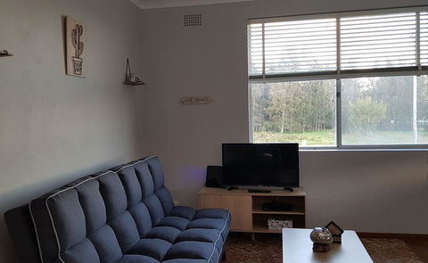 Apartment With Sweeping View Of The Bay, 2 Bedrooms, Sleeps 5 - Schoolies Week Accommodation 3