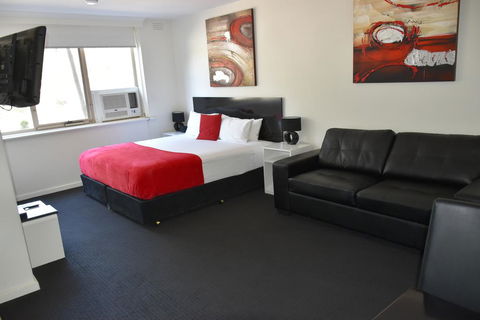 Apartments On Flemington - Schoolies Week Accommodation 0