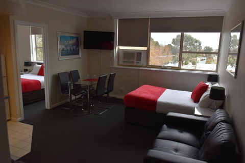 Apartments On Flemington - Schoolies Week Accommodation 1