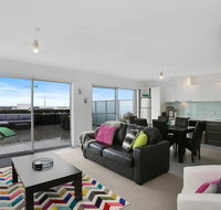 APOLLO 13 PENTHOUSE - free wifi  huge terrace - Schoolies Week Accommodation