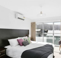 APOLLO 13 STUDIO - free wifi opposite beach - Schoolies Week Accommodation