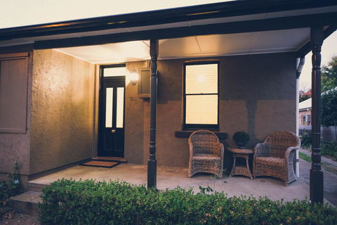 Apple Cottage, Orange NSW - Schoolies Week Accommodation 1