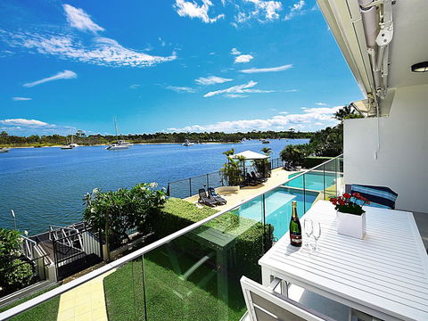 Aqua Linea - Schoolies Week Accommodation 1