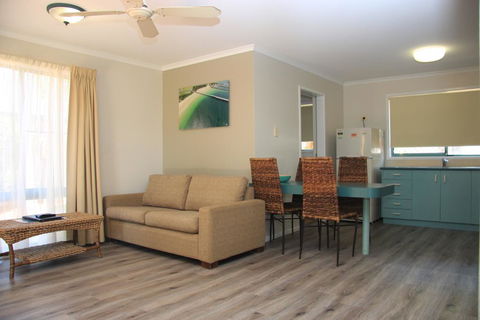 Aqua Villa Holiday Apartments - Schoolies Week Accommodation 1