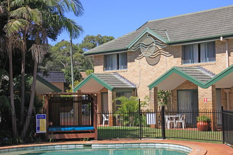 Aqua Villa Holiday Apartments - Schoolies Week Accommodation 0