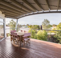Aqua Vista - a stroll to Paynesville forshore - Schoolies Week Accommodation