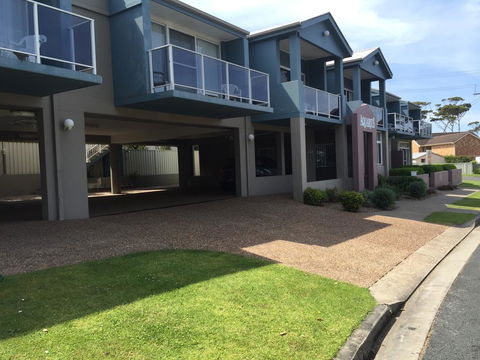 Aquarius Apartments Mollymook - Schoolies Week Accommodation 0