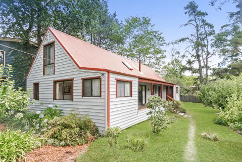 Arcadia Cottage - Schoolies Week Accommodation 0