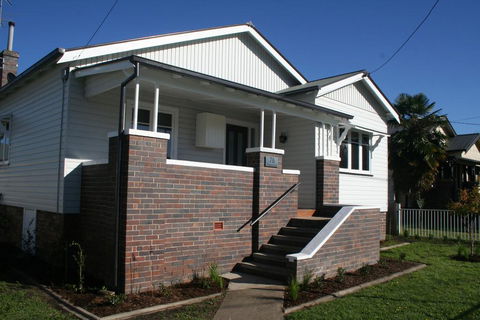 Armidale Executive Accommodation - City Centre - Schoolies Week Accommodation 2
