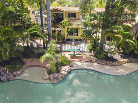 Ashmore Palms Holiday Village - Schoolies Week Accommodation 0