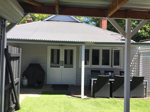 Magnolia Cottage - Schoolies Week Accommodation 3