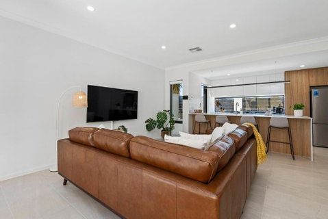 Luxury Urban Retreat - Schoolies Week Accommodation 1