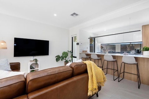 Luxury Urban Retreat - Schoolies Week Accommodation 3