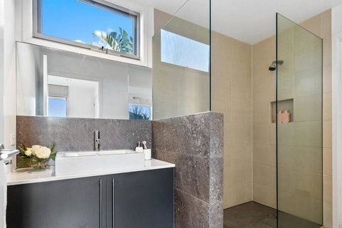 Magnificent Moet! - Schoolies Week Accommodation 2