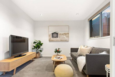 Magnificent Moet! - Schoolies Week Accommodation 3