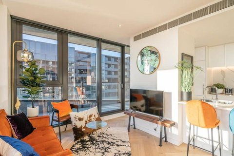 Magnificent Retreat Facing Albert Park Lake & CBD - Schoolies Week Accommodation 2