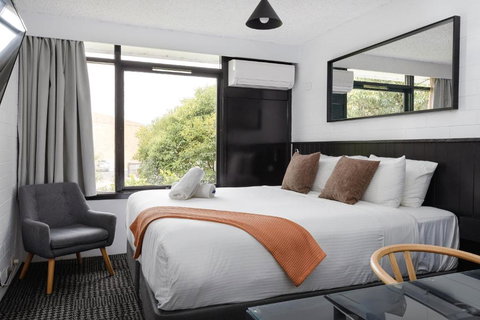 M Hotel - Schoolies Week Accommodation 3