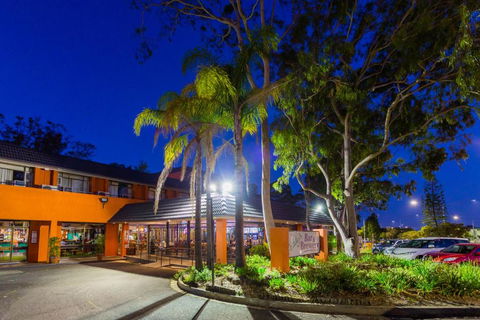 Markets Hotel - Schoolies Week Accommodation 0