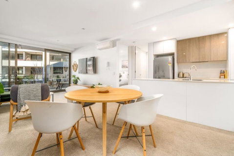 Modish Apartment Near Parliamentary Triangle - Schoolies Week Accommodation 3