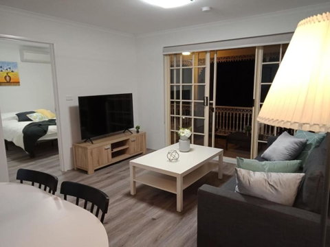 Modern 2BR Apartment With Parking - Schoolies Week Accommodation 1