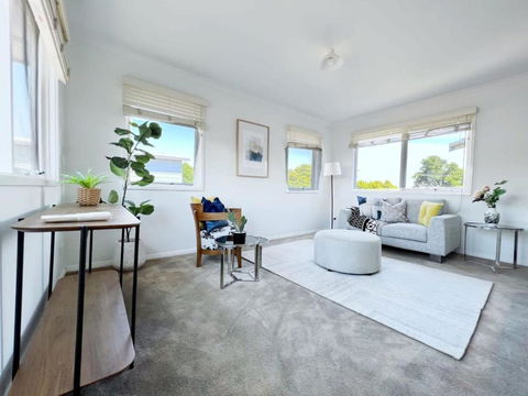Modern And Elegant House With Swimming Pool - Schoolies Week Accommodation 3