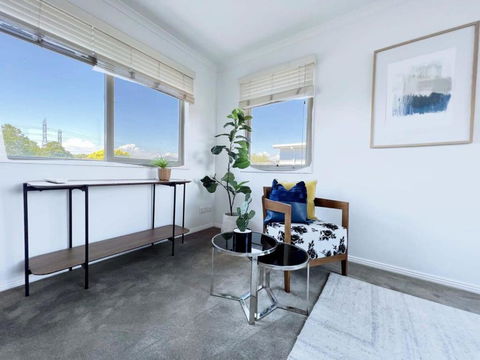 Modern And Elegant House With Swimming Pool - Schoolies Week Accommodation 1