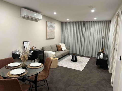 Modern Griffith Apartment - Schoolies Week Accommodation 2
