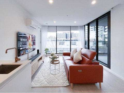 Modern Luxury 2B2B Sky Garden SmartTV - Schoolies Week Accommodation 0