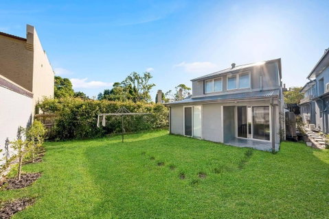 Modern Self-contained Studio At Crows Nest - Schoolies Week Accommodation 0