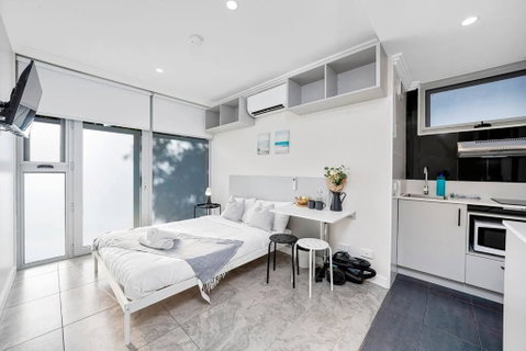 Modern Self-contained Studio At Crows Nest - Schoolies Week Accommodation 2