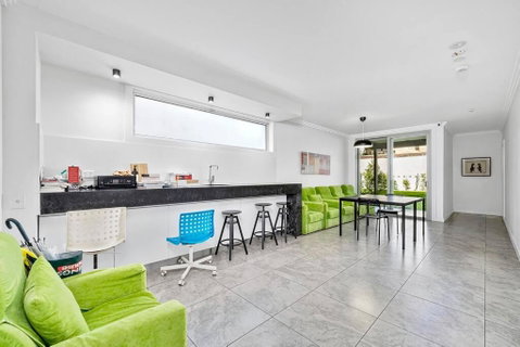 Modern Self-contained Studio At Crows Nest - Schoolies Week Accommodation 1