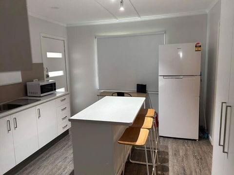 Mt Isa - Emerald Gem 3 Bedroom Home QUIET AREA - Schoolies Week Accommodation 2