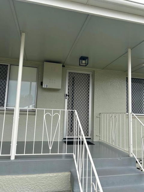 Mt Isa - Emerald Gem 3 Bedroom Home QUIET AREA - Schoolies Week Accommodation 1