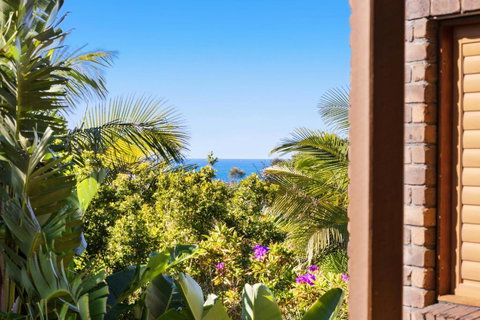 NEW Luxury Angourie Villa! Dream Location, WiFi ++ - Schoolies Week Accommodation 3