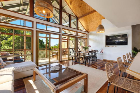 NEW Luxury Angourie Villa! Dream Location, WiFi ++ - Schoolies Week Accommodation 0