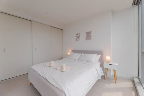 NEW Top Floor L70 CBD Luxury Apt - Schoolies Week Accommodation 2
