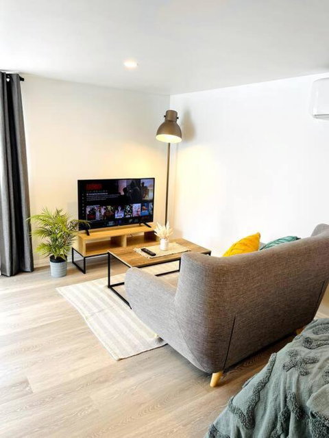 Newly Renovated Contemporary Private Studio Near Hobart CBD And Airport - Schoolies Week Accommodation 3