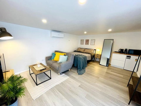 Newly Renovated Contemporary Private Studio Near Hobart CBD And Airport - Schoolies Week Accommodation 0
