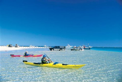 Ningaloo Club Backpackers - Schoolies Week Accommodation 2