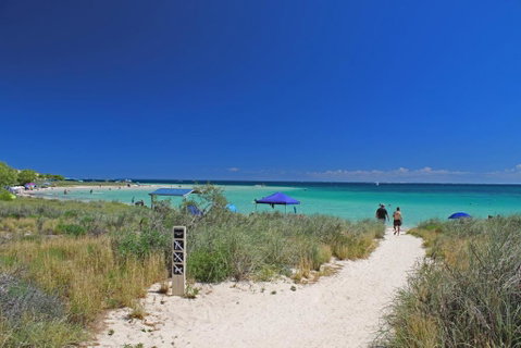 Ningaloo Club Backpackers - Schoolies Week Accommodation 1