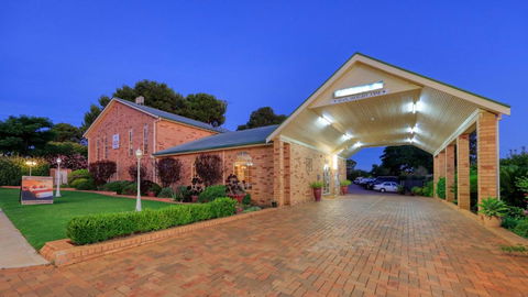 North Parkes Motel - Schoolies Week Accommodation 0
