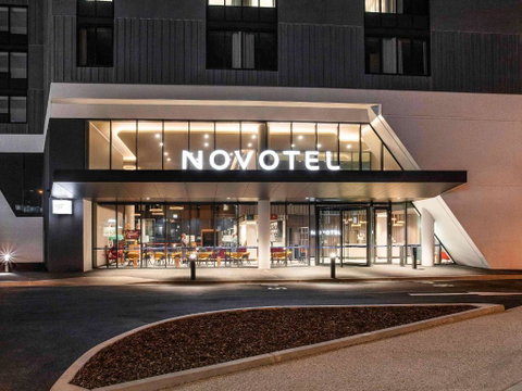 Novotel Devonport - Schoolies Week Accommodation 0