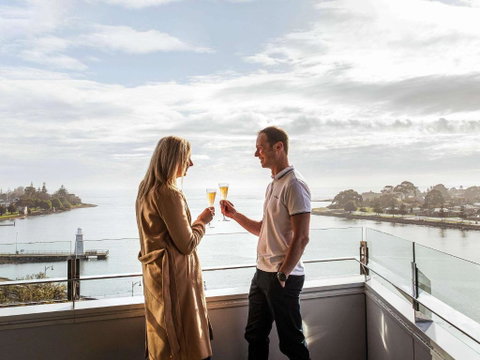 Novotel Devonport - Schoolies Week Accommodation 1